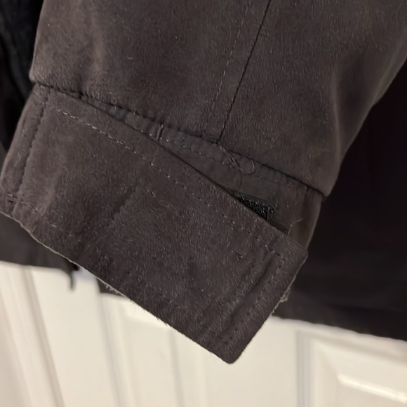 Black lined coat with faux fur collar - Picture 4 of 7